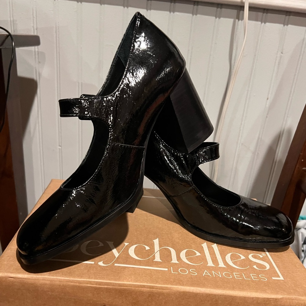 Seychelles Glossy Black Mary Jane 3” Heels Size 9